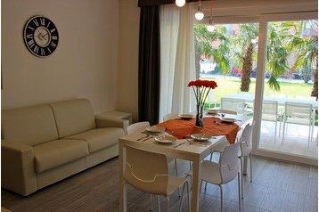 Italy Chata Riva del Garda, Exterior